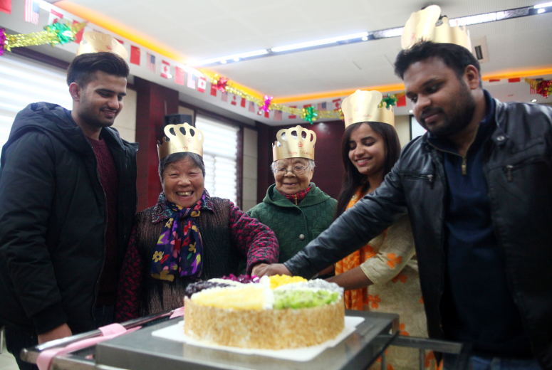 初冬集体生日会 浓浓温情暖人心