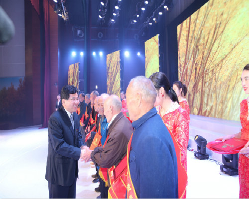 ���������������Ľ����Ͼ��ϻ���� ����2017ʮ��Т�ϰ���ģ������������