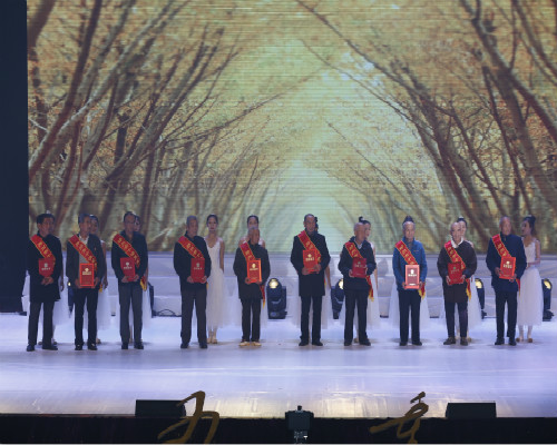 ���������������Ľ����Ͼ��ϻ���� ����2017ʮ��Т�ϰ���ģ������������